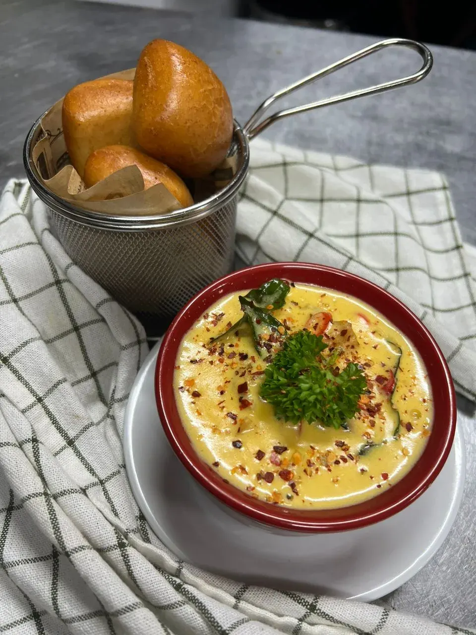 Fried mantou buns with salted egg sauce