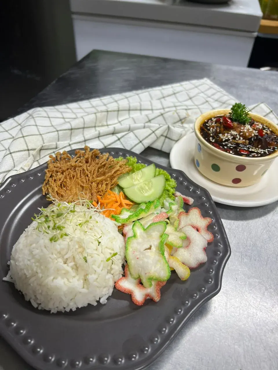 Rice set with crispy enoki, salad and sambal
